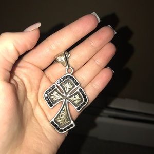 Hyo sliver cross pendant